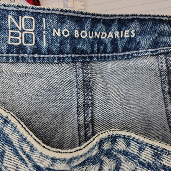 No Boundaries Classic Blue Denim Pleated A-line Mini Skirt Zip Back Sz Small - Picture 2 of 8